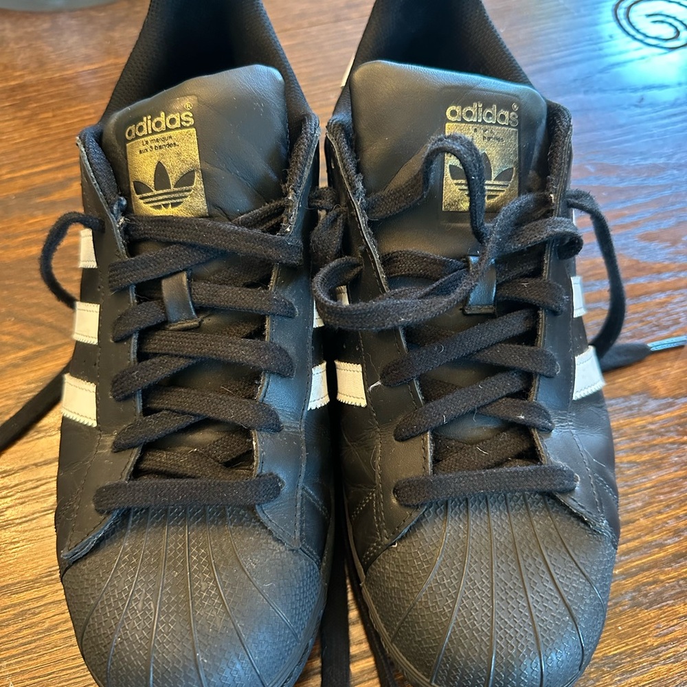Adidas Superstar Black and White Sneakers with Iconic black Shell Toe sz 10.5